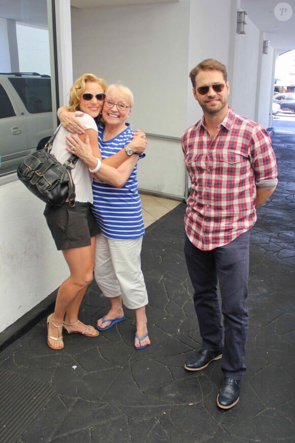 L'acteur Jason Priestley a fêté ses 44 ans au restaurant E Baldi, avec sa femme et sa mère, à Beverly Hills, le 28 août 2013.