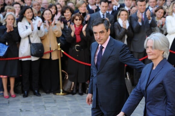 François Fillon et son épouse Penelope lors de passation de pouvoir au palais de Matignon, le 16 mai 2012.