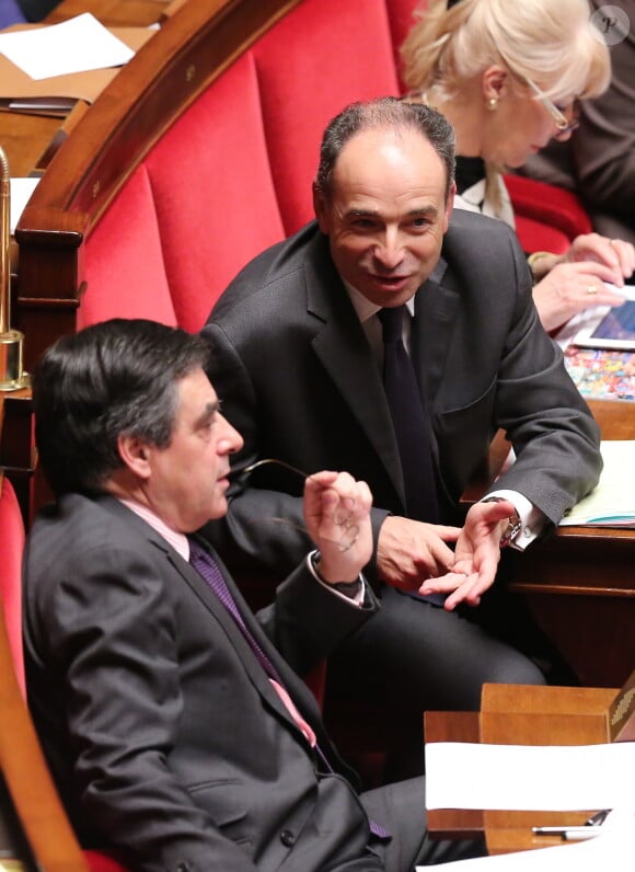 Jean-Francois Copé et Francois Fillon papotent à l'Assemblée nationale lors des débats sur la mariage pour tous le 30 janvier 2013.