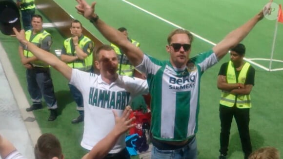 L'acteur Alexander Skarsgard, supporteur déchaîné de l'équipe d'Hammarby IF à Stockholm, août 2013.