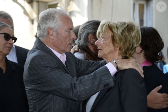 Pierre Douglas et Francoise Huth, femme de Pierre Huth, aux obsèques de Pierre Huth à Nogent-sur-Marne le 30 août 2013.