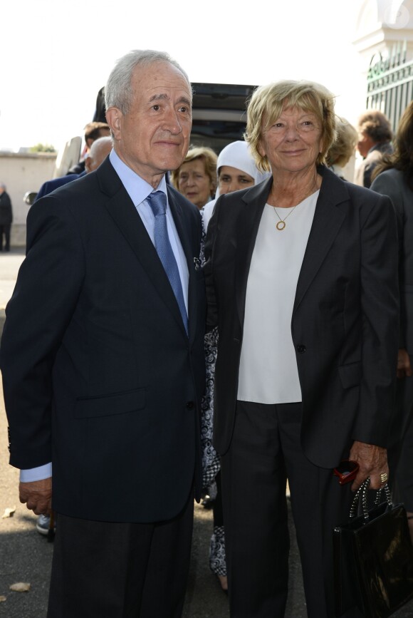 Jean Tiberi et Francoise Huth, femme de Pierre Huth, aux obsèques de Pierre Huth à Nogent-sur-Marne le 30 août 2013.