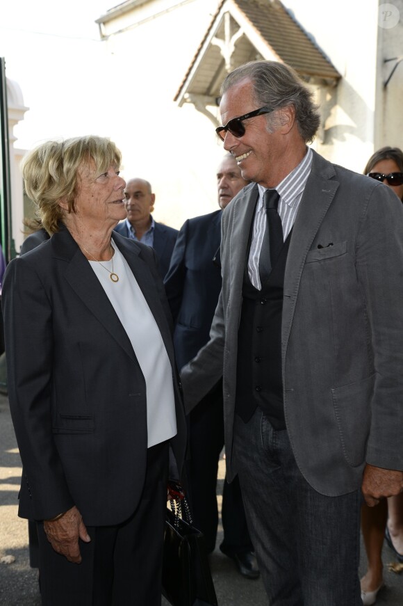 Michel Leeb et Francoise Huth, femme de Pierre Huth, aux obsèques de Pierre Huth à Nogent-sur-Marne le 30 août 2013.