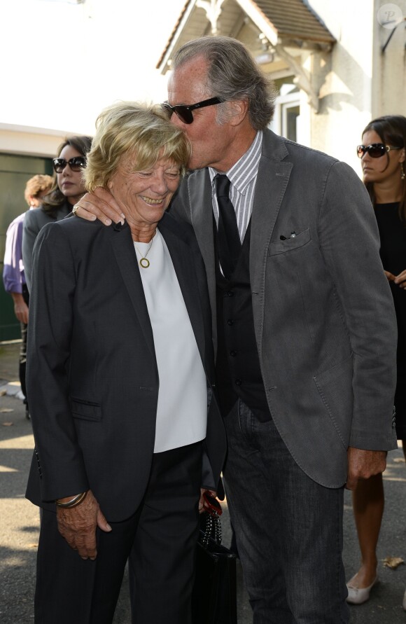 Michel Leeb et Francoise Huth, femme de Pierre Huth, aux obsèques de Pierre Huth à Nogent-sur-Marne le 30 août 2013.