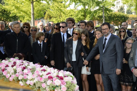 Francis Huster, Francoise Huth, les petites filles de Pierre Huth et James Huth aux obsèques de Pierre Huth à Nogent-sur-Marne le 30 août 2013.