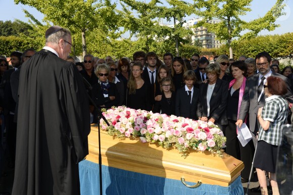 Francoise Huth, femme de Pierre Huth, James Huth, fils de Pierre Huth et sa famille aux obsèques de Pierre Huth à Nogent-sur-Marne le 30 août 2013.
