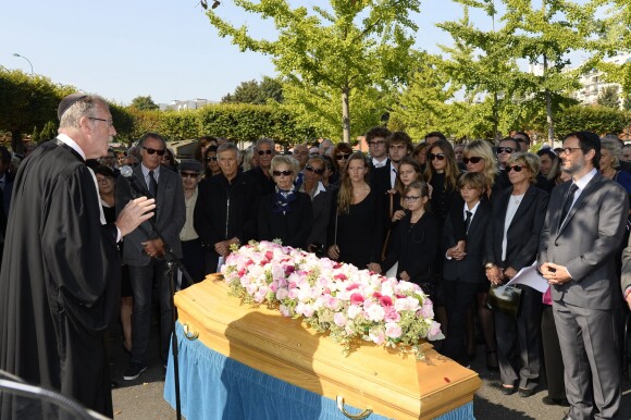 Michel Leeb, Francoise Huth, femme de Pierre Huth, James Huth, fils de Pierre Huth, aux obsèques de Pierre Huth à Nogent-sur-Marne le 30 août 2013.