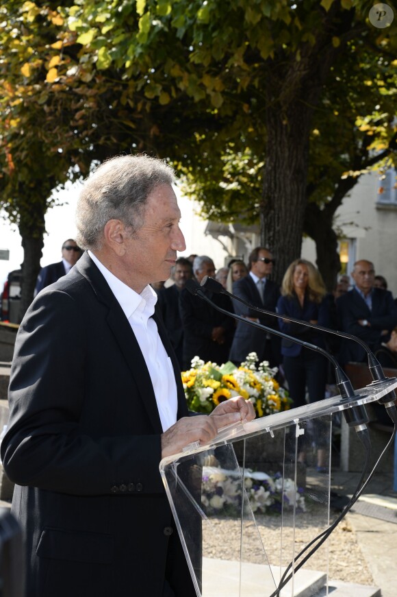 Michel Drucker aux obsèques de Pierre Huth à Nogent-sur-Marne le 30 août 2013.