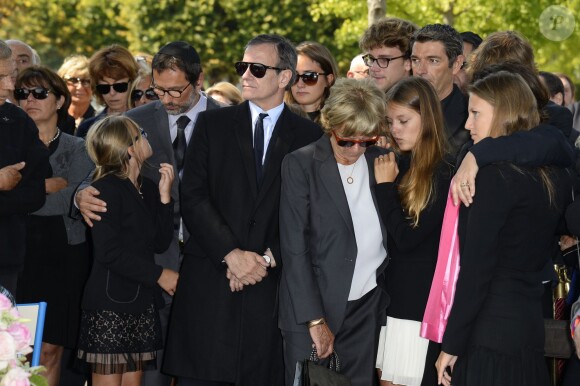 James Huth, Francis Huster, Francoise Huth et petites filles de Pierre Huth, aux obsèques de Pierre Huth à Nogent-sur-Marne le 30 août 2013.