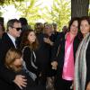 Francis Huster, Cristiana Reali et leurs filles Elisa et Toscane et Nathalie Huth aux obsèques de Pierre Huth à Nogent-sur-Marne le 30 août 2013.