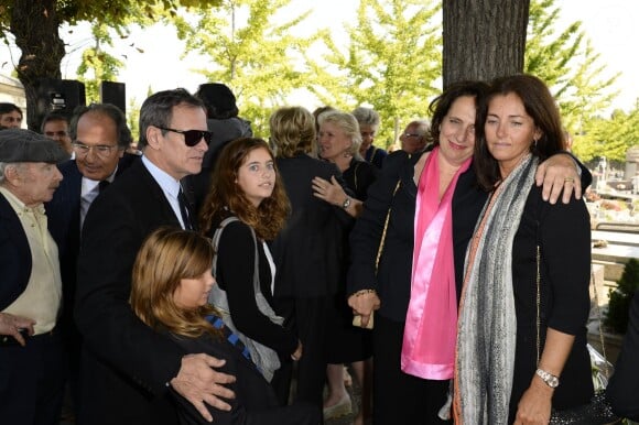 Francis Huster, Cristiana Reali et leurs filles Elisa et Toscane et Nathalie Huth aux obsèques de Pierre Huth à Nogent-sur-Marne le 30 août 2013.