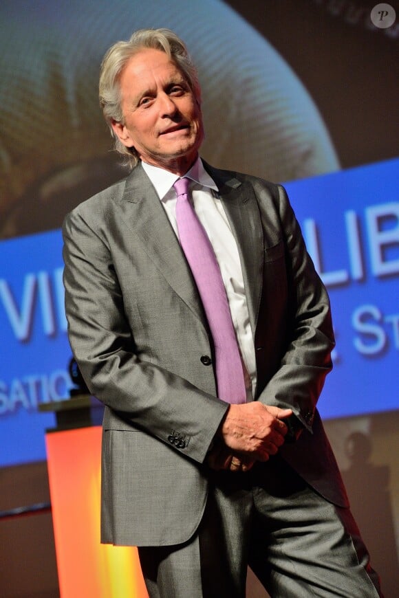 Michael Douglas ému lors de la cérémonie d'ouverture du 39e Festival du cinéma américain de Deauville, le 30 août 2013.