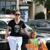 Jennifer Lopez fait du shopping avec sa fille Emme, à Los Angeles, le 1er septembre 2013.