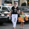 Jennifer Lopez fait du shopping avec sa fille Emme, à Los Angeles, le dimanche 1er septembre 2013.
