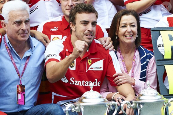 Jose Luis Alonso (père de Fernando Alonso), Fernando Alonso et Ana Diaz (sa maman) à Barcelone, le 12 mai 2013.