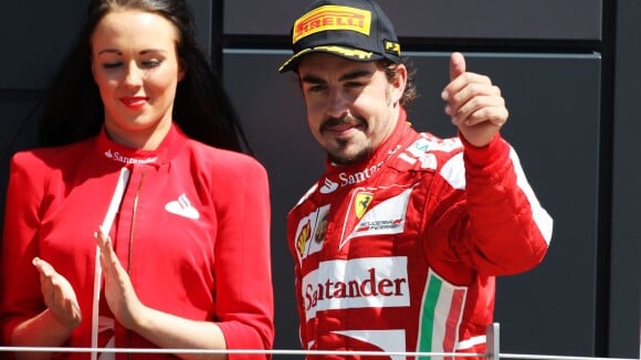 Fernando Alonso sauveur acclamé d'Euskaltel, irruption triomphale dans le vélo