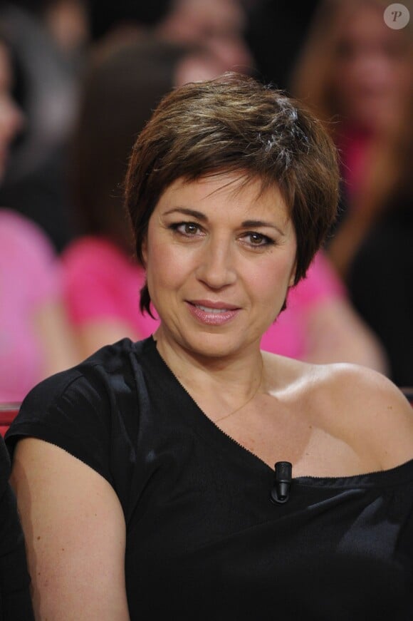 Valérie Benguigui lors de l'émission Vivement Dimanche, diffusée le 15 avril 2012