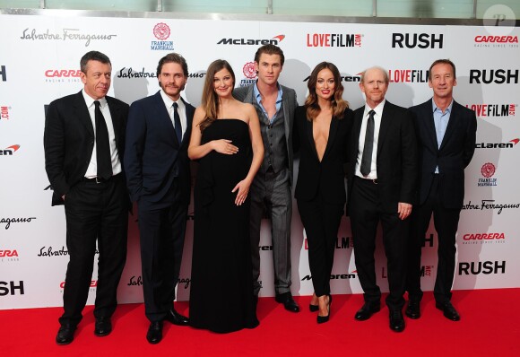 Peter Morgan, Daniel Bruhl, Alexandra Maria Lara, Chris Hemsworth, Olivia Wilde et Ron Howard lors de l'avant-première de Rush à Londres le 2 septembre 2013.