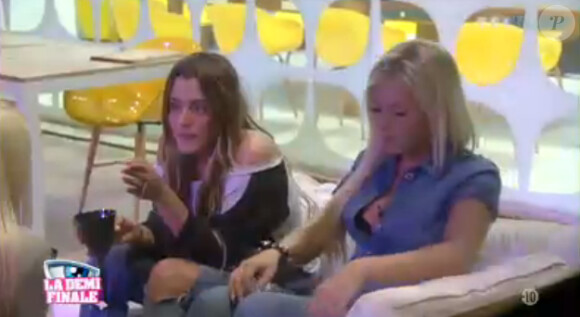 Anaïs et Stéphanie parlent à Alexia dans la quotidienne de Secret Story 7 sur TF1 le mardi 3 septembre 2013