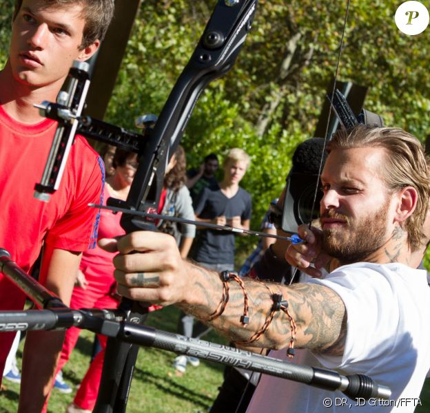 M. Pokora avec Gaël Prévost, N°1 français de tir à l'arc, le 3 septembre 2013