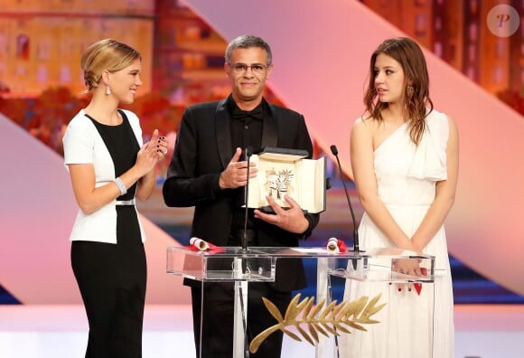 Léa Seydoux, Abdellatif Kechiche (Palme d'Or pour "La vie d'Adèle") et Adèle Exarchopoulos à Cannes, le 26 mai 2013.