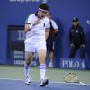 Jason Biggs à l'US Open le 5 septembre 2013 lors d'un match exhibition contre les anciennes gloires du tennis Monica Seles et Chris Evert.