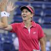 Monica Seles lors d'un match exhibition avec l'ex-joueuse Chris Evert et les acteurs Jason Biggs et Rainn Wilson à l'US Open le 5 septembre 2013.
