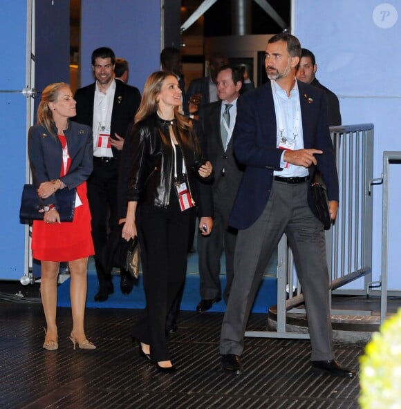 La princesse Letizia d'Espagne et le prince Felipe en équipe, le 5 septembre 2013 à l'Hôtel Hilton de Buenos Aires en Argentine, afin de soutenir la candidature de Madrid pour les JO 2020 face à Tokyo et Istanbul. Le CIO devait voter el samedi 8 septembre.
