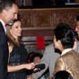  Le prince Felipe et la princesse Letizia d'Espagne saluent le prince Naruhito et la princesse Masako du Japon, rivaux momentanés, au Teatro Colon à Buenos Aires le 6 septembre 2013 pour la soirée d'ouverture de la 125e session du CIO, qui doit désigner la ville hôte des JO 2020. 