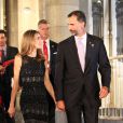  Le prince Felipe et la princesse Letizia d'Espagne quittant le Teatro Colon à Buenos Aires le 6 septembre 2013 après la soirée d'ouverture de la 125e session du CIO, qui doit désigner la ville hôte des JO 2020. 