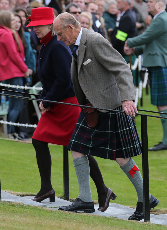 Elizabeth II, le prince Charles et le duc d'Edimbourg assistaient le 7 septembre 2013 aux Jeux des Highlands à Braemar, dans l'Aberdeenshire, non loin de Balmoral.
