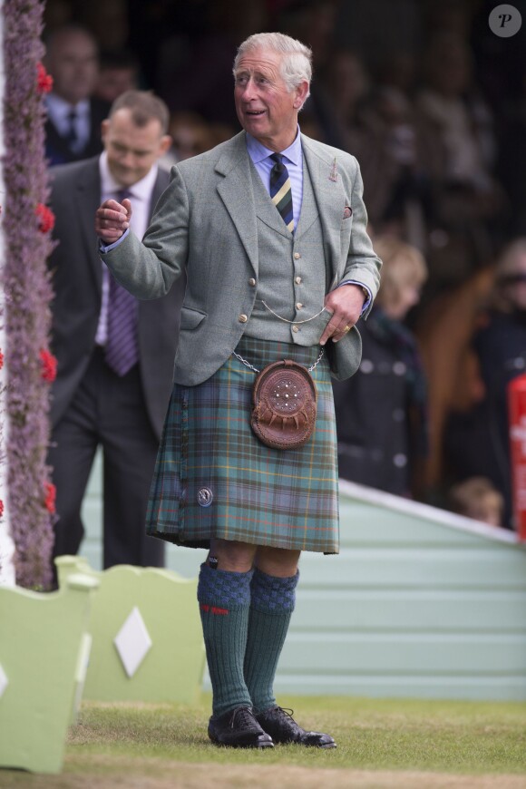 Elizabeth II, avec le prince Charles et le duc d'Edimbourg, assistait le 7 septembre 2013 aux Jeux des Highlands à Braemar, dans l'Aberdeenshire, non loin de Balmoral.
