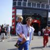 John Elkann et son fils Oceano dans les travées du Grand Prix d'Italie à Monza, le 8 septembre 2013