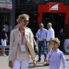 Lavinia Borromeo et son fils Leone dans les travées du Grand Prix d'Italie à Monza, le 8 septembre 2013