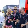 David Hasselhoff et sa compagne Hayley Roberts dans les travées du Grand Prix d'Italie à Monza, le 8 septembre 2013