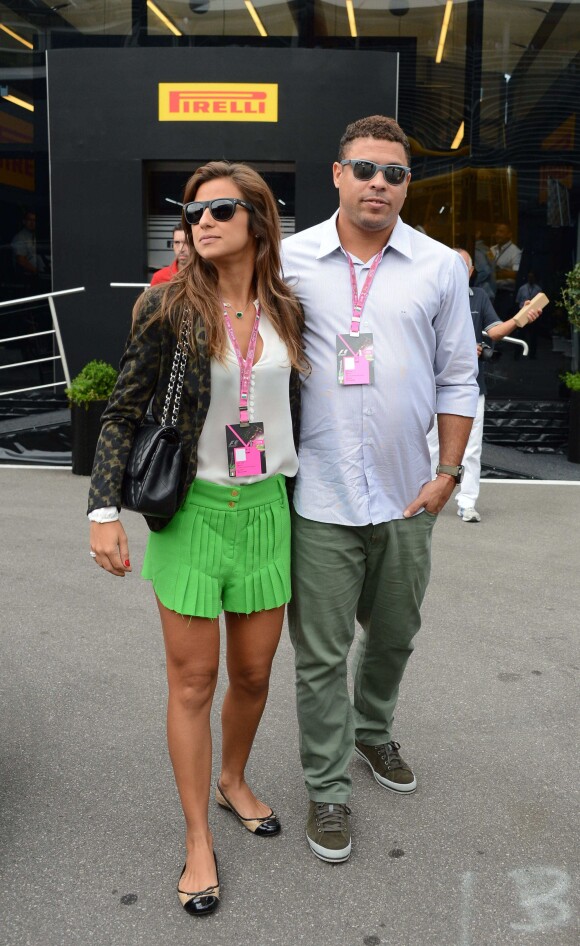Ronaldo et sa fiancée Paula Morais dans les travées du Grand Prix d'Italie à Monza, le 8 septembre 2013