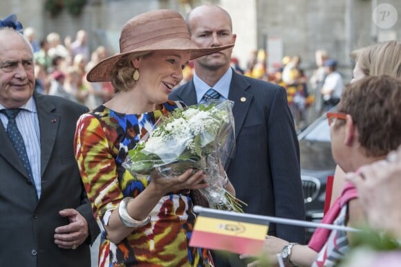 Philippe pourrait s'inspirer du sens du contact réputé de son épouse... Le roi Philippe et la reine Mathilde de Belgique ont lancé le 6 septembre 2013 à Louvain, dans le Brabant flamand, leur tournée ''Joyeuses rentrées'' destinée à prendre contact avec leurs sujets suite à l'intronisation du nouveau souverain le 21 juillet.