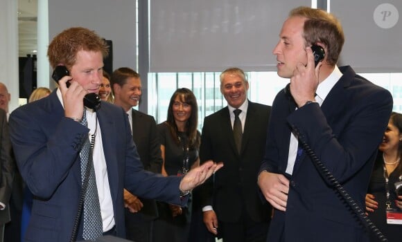 Le prince William et son frère le Prince Harry tente de conclure le plus gros deal lors de la journée de charité organisée chaque 11 septembre en mémoire des attentats du World Trade Centre par la société BGC Partners à Londres le 11 septembre 2013