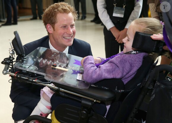 Le prince Harry auprès de Lily-Anne Chart lors de la journée de parité organisée par BGC Partners à Londres le 11 septembre 2013 en mémoire des attentats du 11 septembre 2001