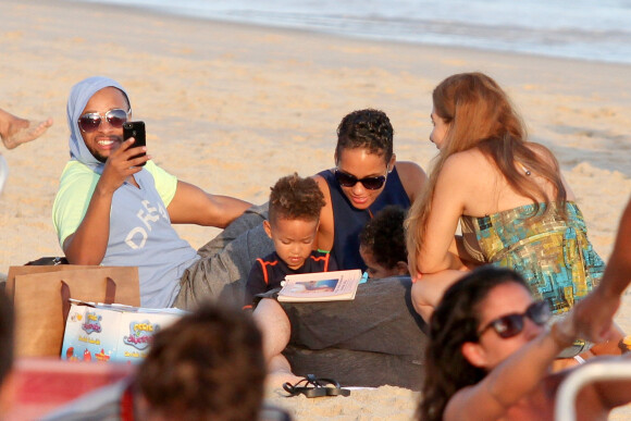 Alicia Keys, son mari Swizz Beatz, sa mère Terria Joseph, et son fils Egypt à Rio de Janeiro au Brésil le 9 septembre 2013.
