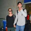 Kaley Cuoco et son compagnon Ryan Sweeting lors de leur arrivée à LAX à Los Angeles le 10 septembre 2013