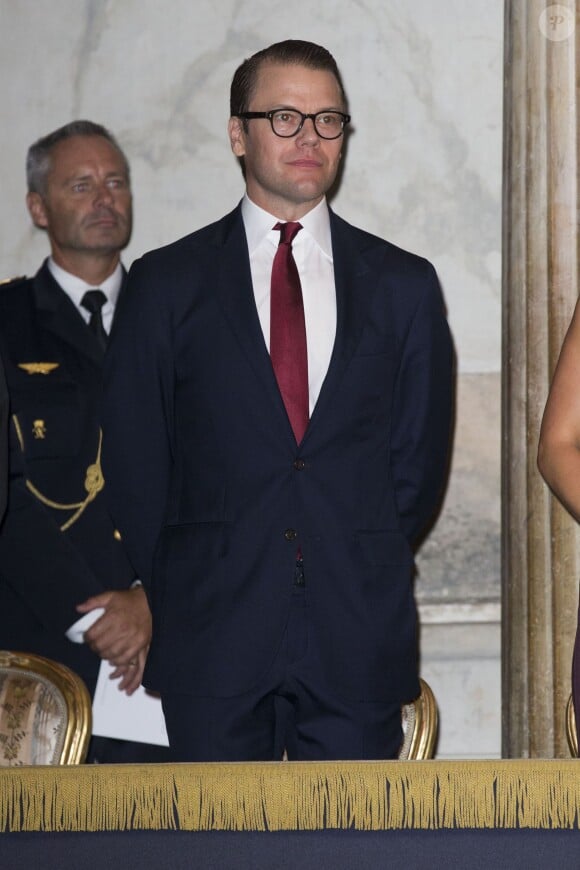 Le prince Daniel de Suède lors de l'inauguration de l'exposition "40 ans sur le trône, 40 ans au service de la Suède" dans le cadre du jubilé des 40 ans de règne du roi Carl XVI Gustaf à Stockholm, le 13 septembre 2013