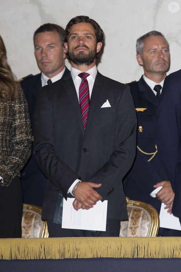 Le prince Carl Philip de Suède lors de l'inauguration de l'exposition "40 ans sur le trône, 40 ans au service de la Suède" dans le cadre du jubilé des 40 ans de règne du roi Carl XVI Gustaf à Stockholm, le 13 septembre 2013
