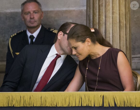 La princesse Victoria de Suède et son époux le prince Daniel de Suède lors de l'inauguration de l'exposition "40 ans sur le trône, 40 ans au service de la Suède" dans le cadre du jubilé des 40 ans de règne du roi Carl XVI Gustaf à Stockholm, le 13 septembre 2013