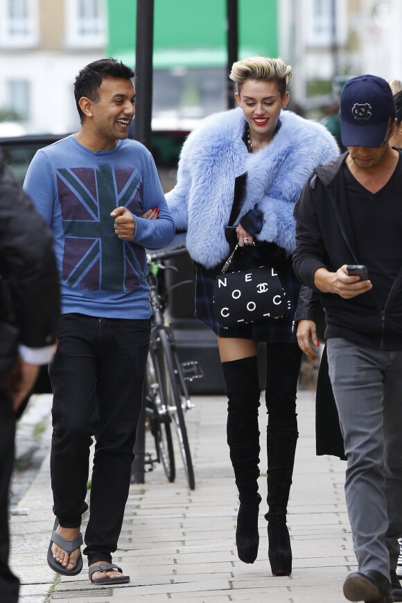 Exclusif - Miley Cyrus quitte un studio photo à Londres, le 11 septembre 2013.