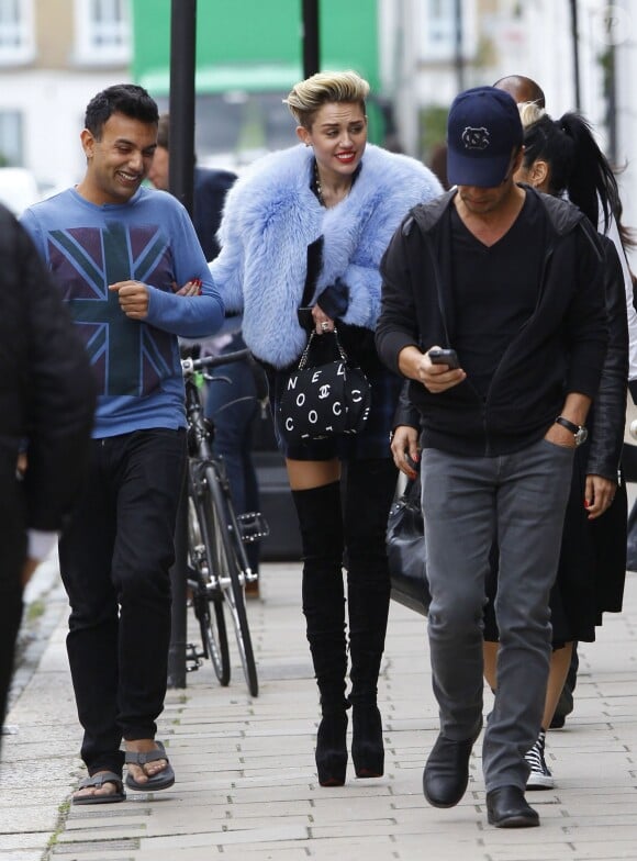 Exclusif - Miley Cyrus sous bonne escorte à Londres, le 11 septembre 2013.