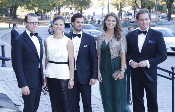 La princesse Victoria de Suède, avec son mari Daniel, Carl Philip, Madeleine, enceinte, et son époux Chris O'Neill lors du dîner au musée nordique, dans le cadre du jubilé des 40 ans de règne du roi Carl XVI Gustaf à Stockholm le 14 septembre 2013