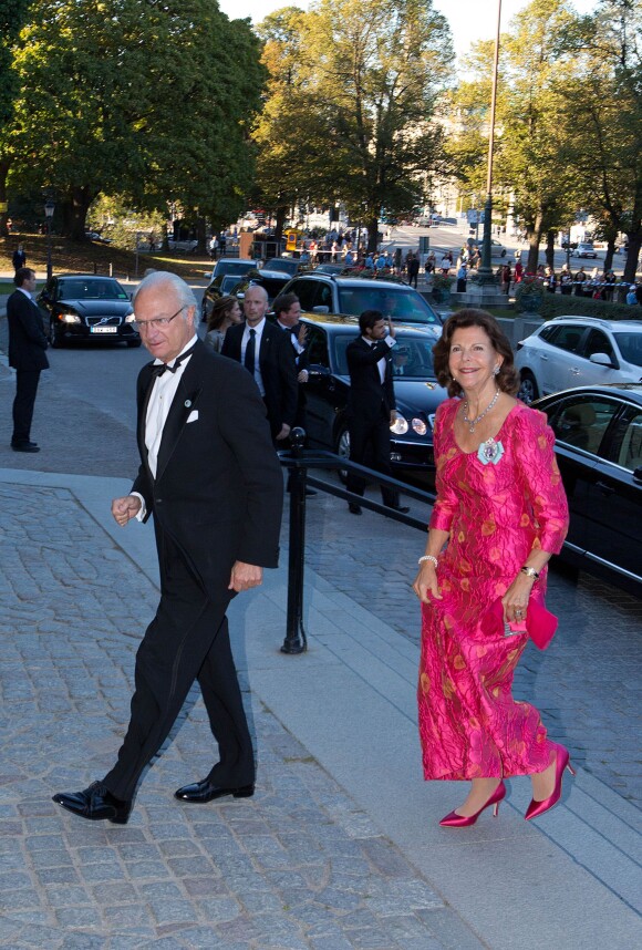 Le roi Carl Gustaf et la reine Silvia lors du dîner au musée nordique, dans le cadre du jubilé des 40 ans de règne du roi Carl XVI Gustaf à Stockholm le 14 septembre 2013