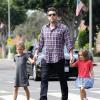 Ben Affleck avec ses filles Seraphina et Violet à Brentwood, à Los Angeles le 2 septembre 2013