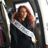 Delphine Wespiser, Miss France 2012, à l'aéroport Charles de Gaulle à Paris.